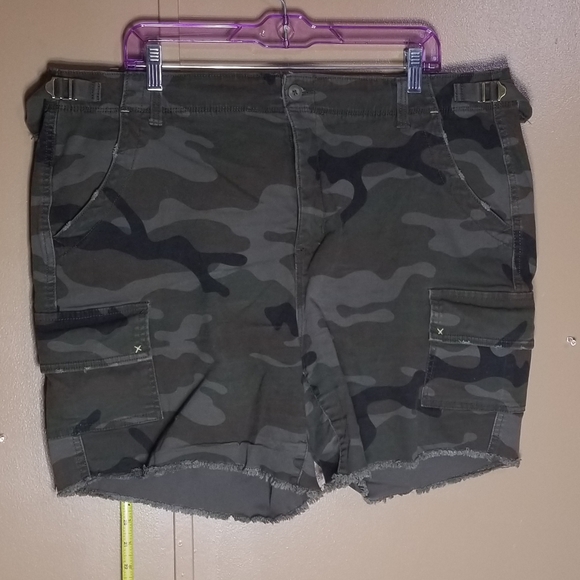 Terra Sky Camo Cargo Shorts Size 8w 
